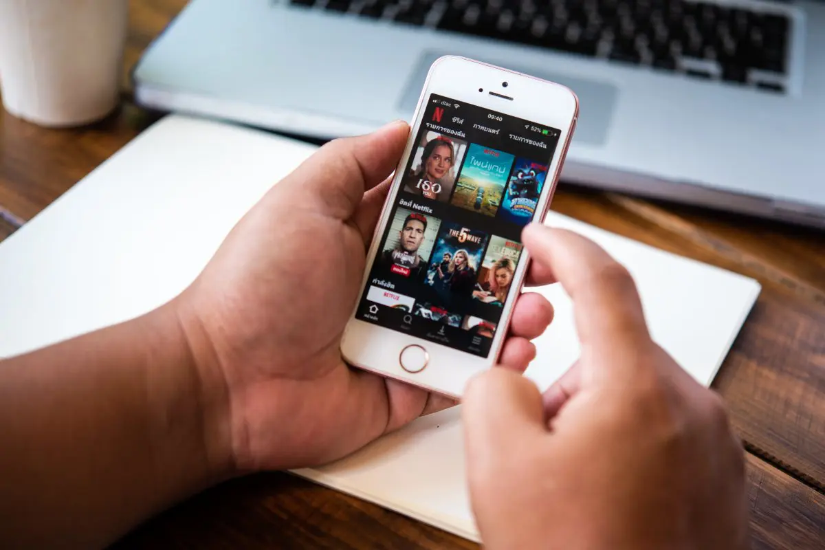 ¡Ojo! Netflix pretende cobrar extra a quienes compartan su contraseña en Chile