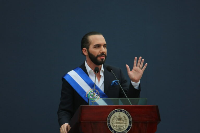 Encuesta Cadem: 42% de los chilenos quiere un presidente con el estilo de Nayib Bukele