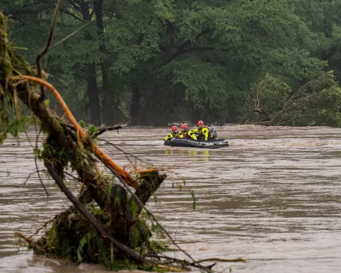 Inundaciones en Texas: 27 Niñas Desaparecidas en Rescate