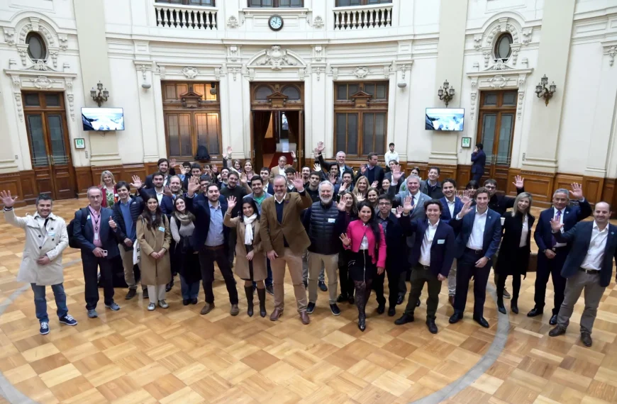 Escalamiento Intermediado 2025: Oportunidades para Emprendedores