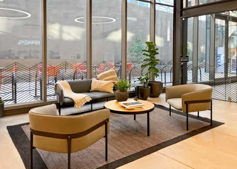 Trabajo Híbrido: IWG Expande Sus Oficinas en Santiago