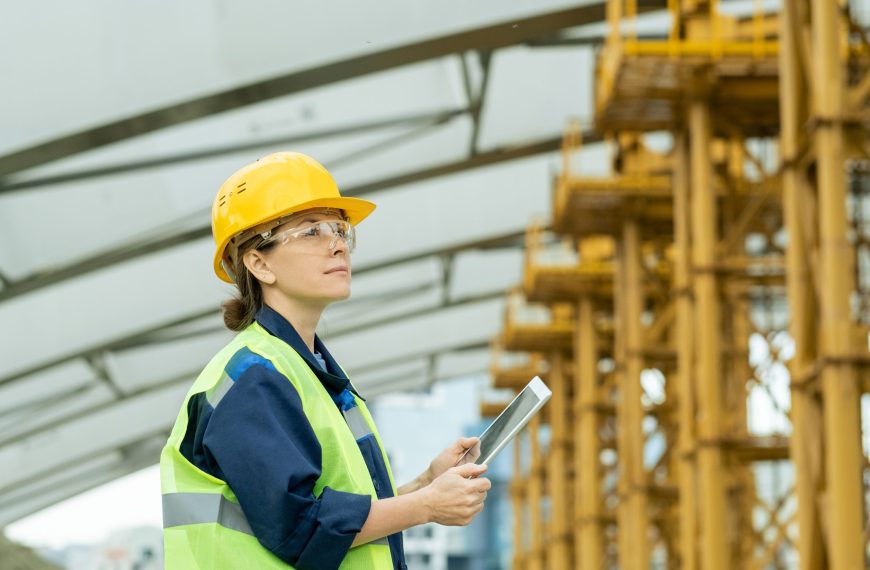 Informalidad Laboral Femenina: Un Desafío Persistente en Chile