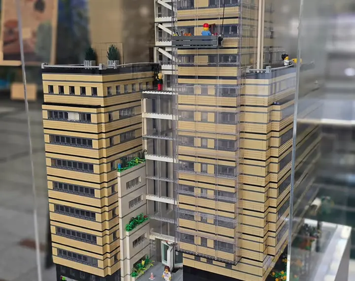 Maqueta de LEGO: La historia detrás de la obra de Patricia León